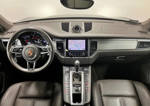 Porsche Macan cena 179000 przebieg: 76146, rok produkcji 2018 z Trzcianka małe 781